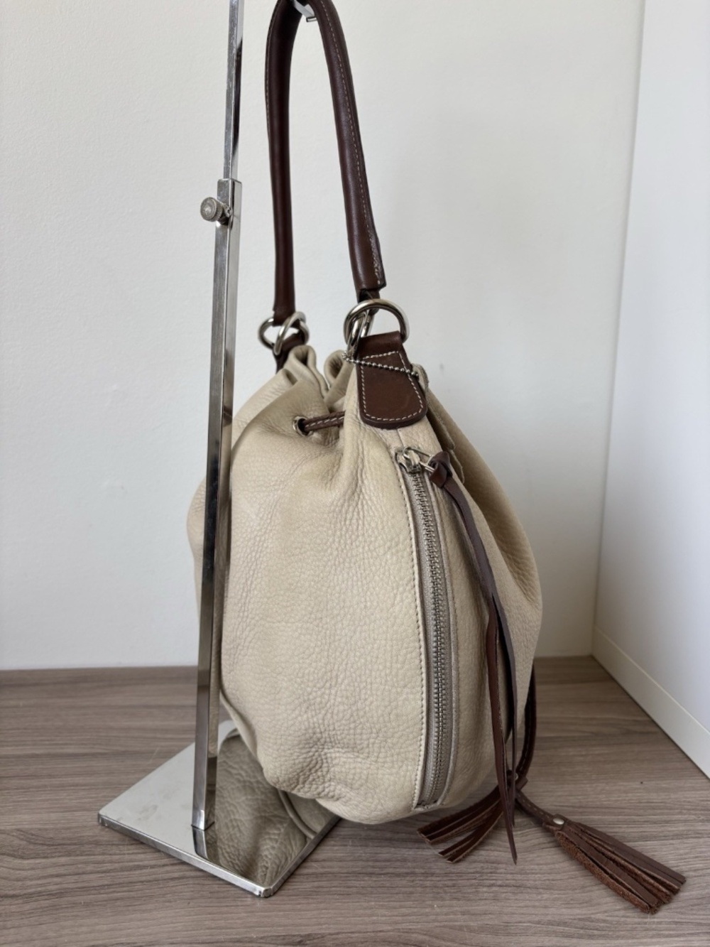 Roots Taupe and Dark Brown Leather Drawstring Bucket Bag - Picture 4 of 10